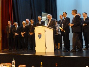 Après une journée sur le terrain en milieu agricole, le candidat UMP à l'élection régionale 2015 dans la région Rhône-Alpes/Auvergne a retrouvé ses amis élus locaux (© Pierre Nouvelle).