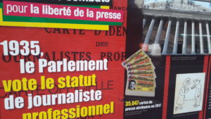 La loi de mars 1935 dont le député Eùmile Brachard fut le rapporteur, intégré dans le Code du travail, reste le pivot de l reconnaissance professionnelle dans un secteur d'activité où la précarité et l'emploi sous des modes tout à fait illégaux, constituent le lot de plusieurs centaines de personnes, pigistes,photographes, correspondants locaux de presse... (© DR/SNJ).
